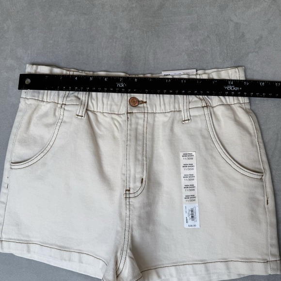 SO Shorts Waist 11/30 Ecru‎ Cream White High Rise Paper Bag Mom Clean Girl NWT - Picture 8 of 8